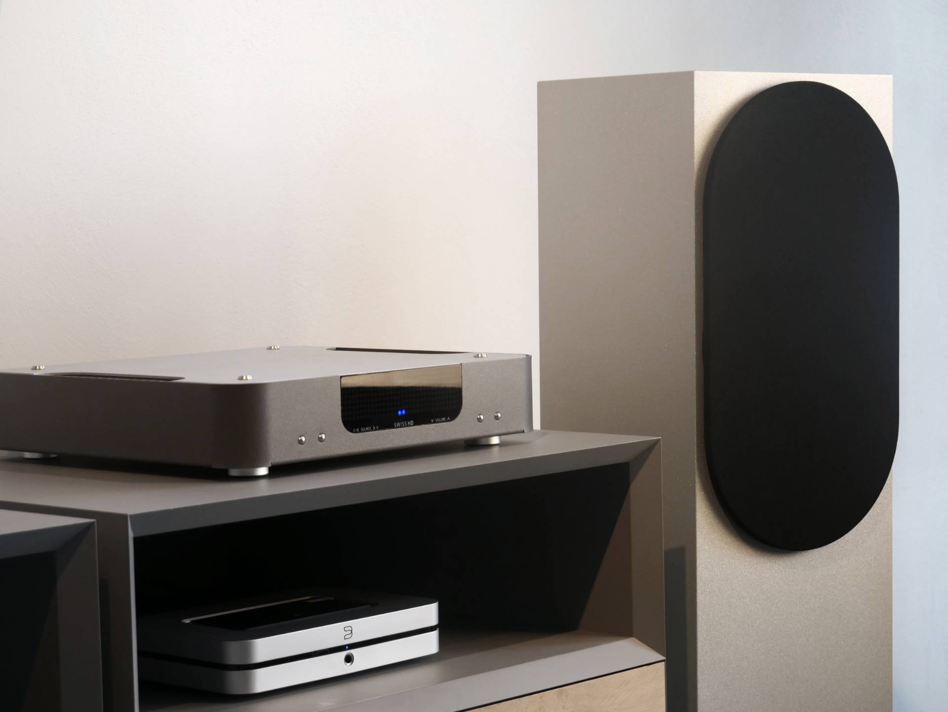 SmartAMP auf Sideboard, SwissHD, Rowen